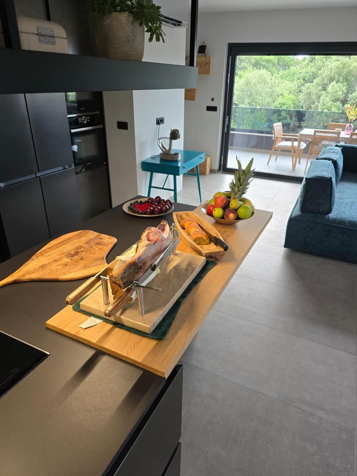 Penthouse Hedonist With Hidromassage Bath Apartmán